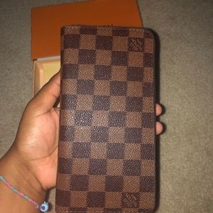 Louis Vuitton Zippy Wallet